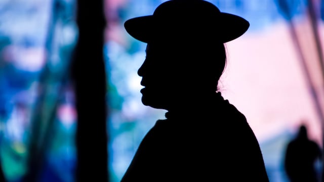 Una mujer aimara asiste el pasado 26 de agosto a la presentación de resultados oficiales de las elecciones presidenciales a nivel nacional, en La Paz (Bolivia). El Tribunal Supremo Electoral (TSE) oficializó los resultados de las elecciones celebradas el 17 de ese mes, que confirmaron un inédito balotaje entre los candidatos opositores Rodrigo Paz Pereira, del Partido Demócrata Cristiano (PDC), y Jorge Tuto Quiroga Ramírez, de la alianza Libre.