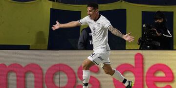 Venía con envión Carlos Auzqui por el gol a Boca, pero una lesión muscular la frenaría.