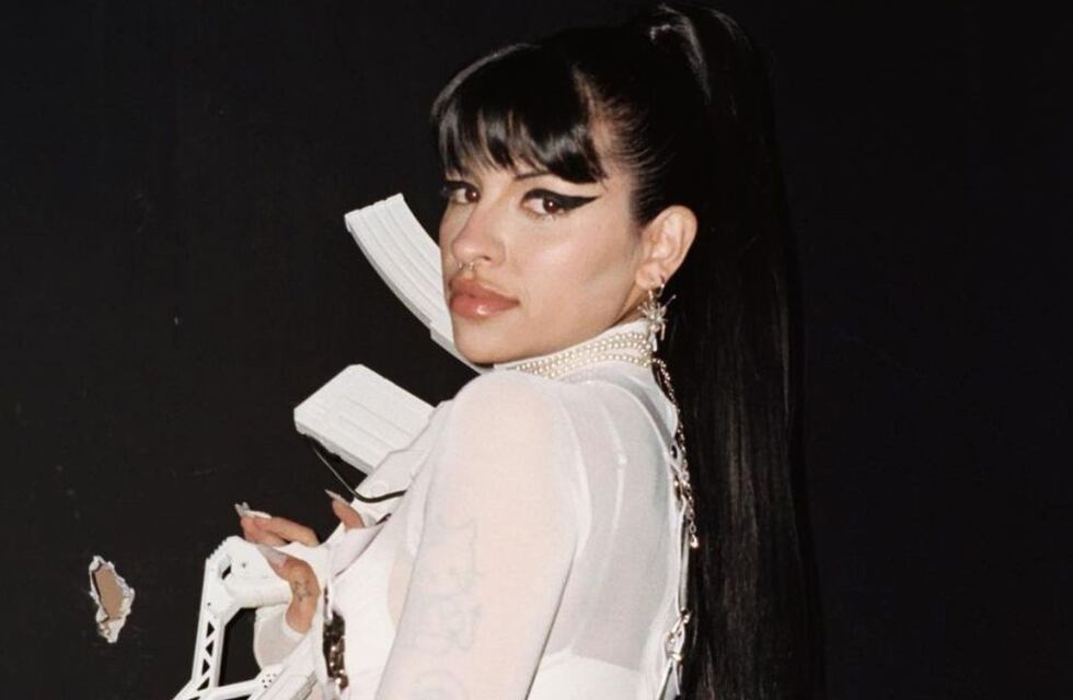 Al mejor estilo Rihanna: Cazzu anunció su embarazo en pleno show