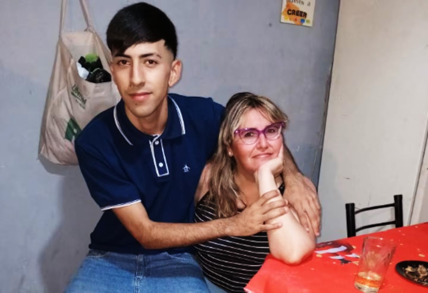 Ignacio Villagra junto a su mamá.