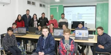 Aula Maker de Pozo Azul recibió material tecnológico.