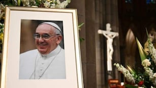 Una multitud despide al Papa Francisco en la Basílica de San Pedro: el velatorio es por tres días