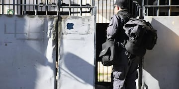 Uno de los disparos impactó contra el portón exterior en Zeballos al 2900.