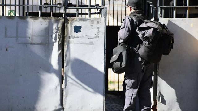 Uno de los disparos impactó contra el portón exterior en Zeballos al 2900.