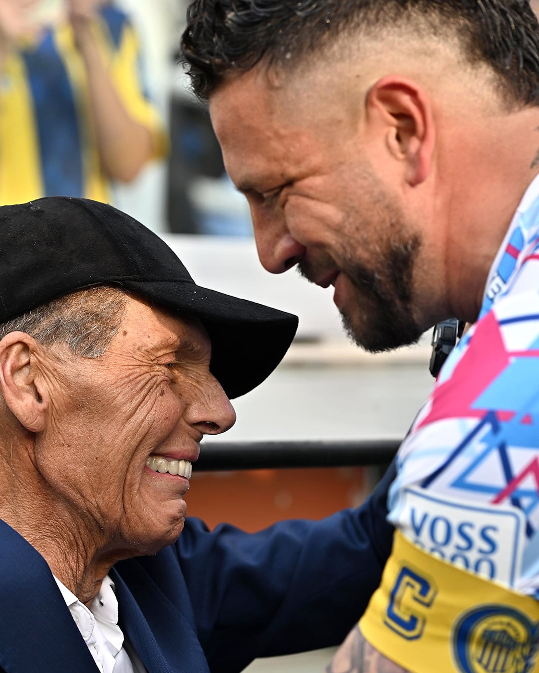 El abrazo entre Russo y Broun.
