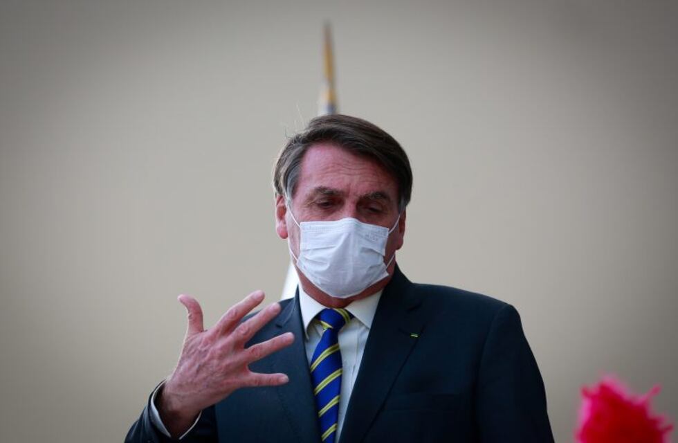 Bolsonaro pidió "dejar de hibernar" y volver a trabajar pese a los 12.400 muertos en Brasil