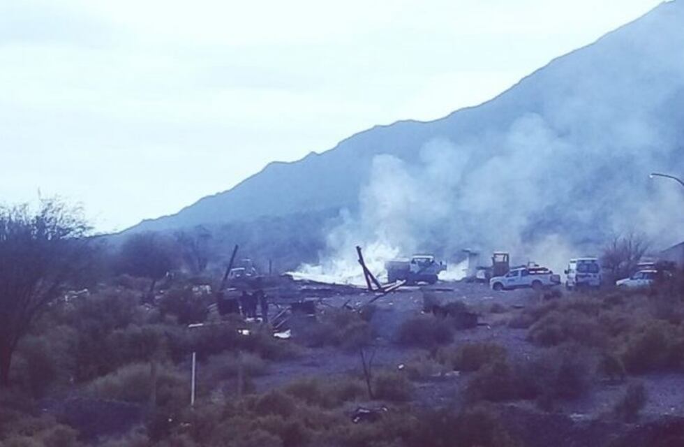 Generó alarma el incendio de un depósito de chatarra