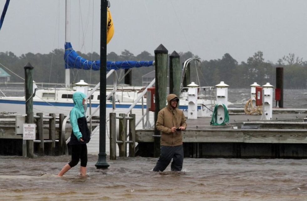 Con vientos fuertes y lluvias, el huracán Florence azota la costa este de Estados Unidos