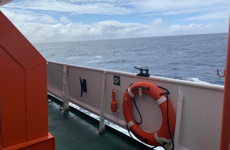 Rescataron a un marinero gravemente accidentado en Bahía Camarones