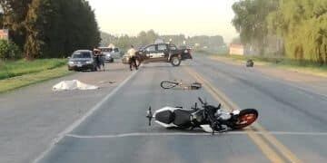 Un motociclista y un ciclista fallecieron en la A012, cerca de Roldán\u002E (Rosario3)