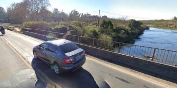 La pesquisa comenzó tras una denuncia a pocas cuadras del cruce sobre el arroyo Saladillo\u002E (Google Street View)