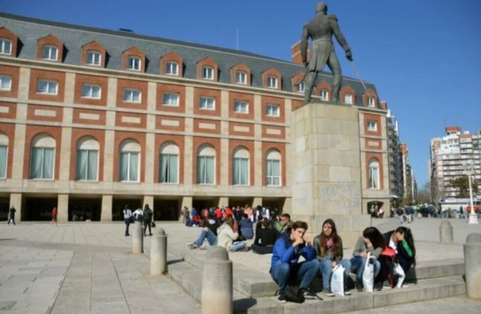 Mar del Plata: Miles de asistentes en la primera jornada de la Feria de Empleo "Soy Joven"