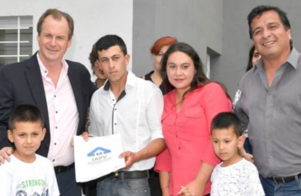 La provincia rubricó convenio para construir nuevas viviendas en Gualeguaychú