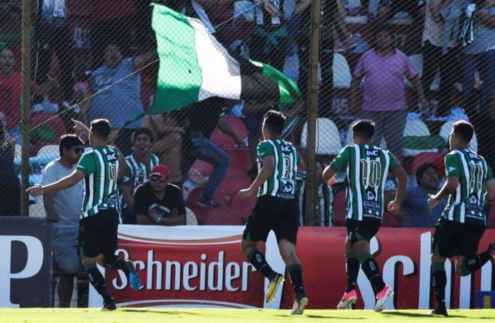 El puntaltense Cuitiño jugó en el histórico triunfo de Villa Mitre ante Newell´s por Copa Argentina