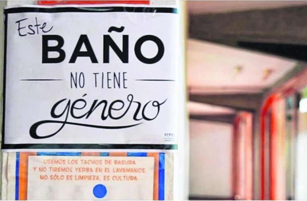 Polémica en Santiago por los baños públicos sin distinción de género