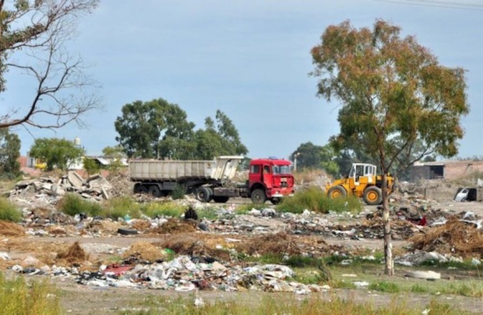 Intiman al Intendente de Viedma para que cierre el predio del Prebasural