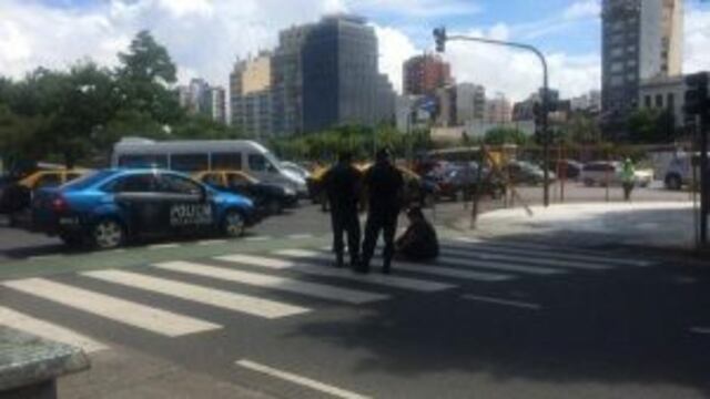 Cortu00f3 9 de Julio sentu00e1ndose