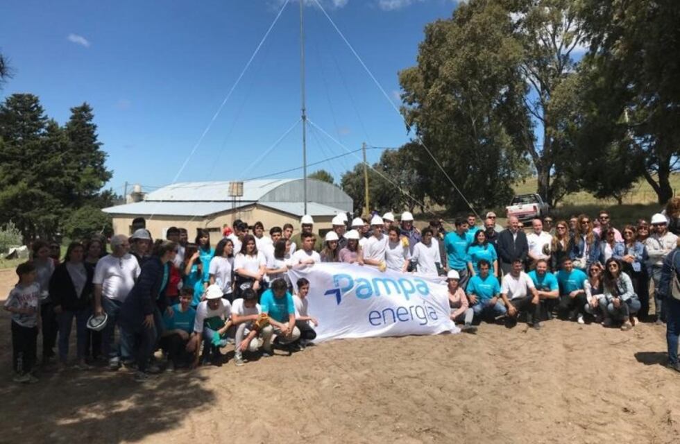 Instalaron un aerogenerador en la Escuela de Las Oscuras
