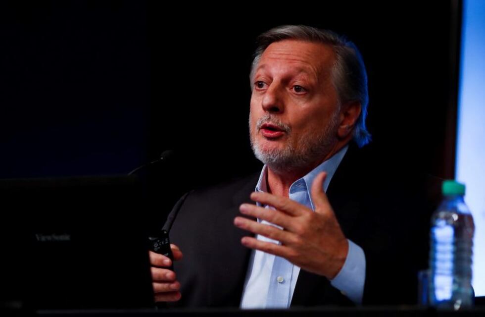Picante cruce entre Juan José Aranguren y Felipe Solá por las tarifas