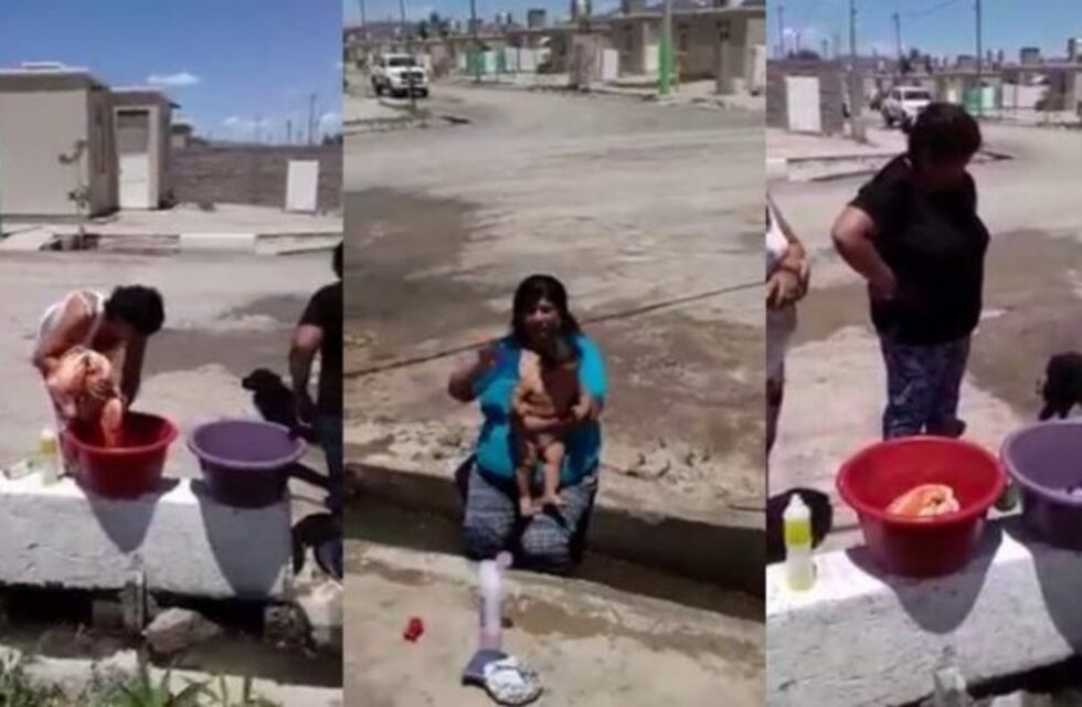Se quedaron sin agua en Navidad y tuvieron que bañarse en la acequia
