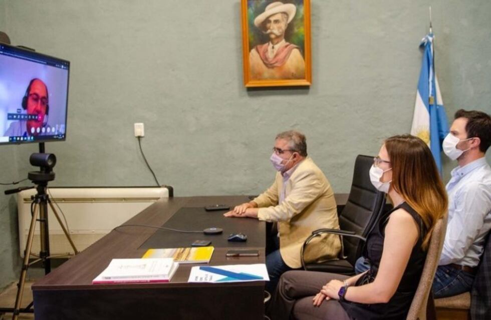 Raúl Jalil se reunió con ejecutivos de YPF