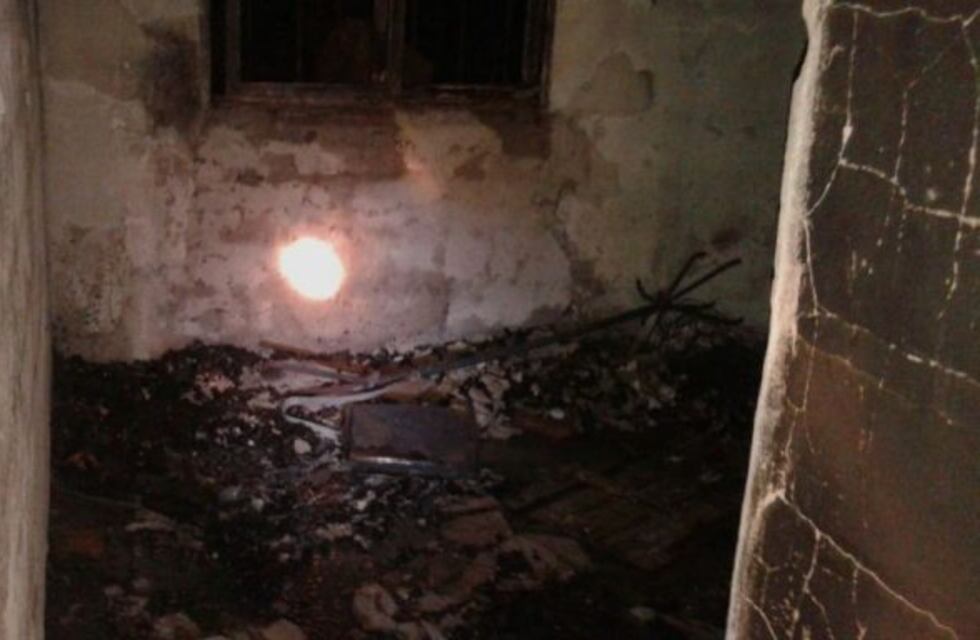 Se incendió la casa de la mujer acusada de matar a su pareja a puñaladas tras una pelea