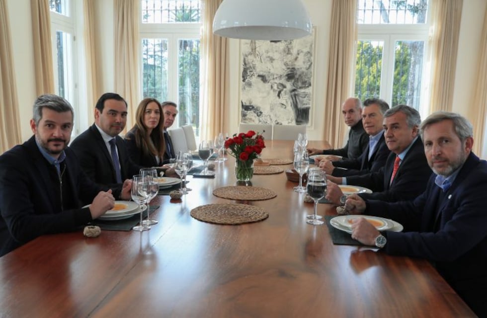 Gustavo Valdés se reunió con Mauricio Macri por la situación económica del país