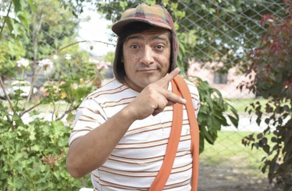 El Chavo del Ocho salteño recorre la ciudad llevando tortas de jamón