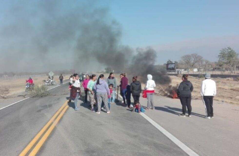 Manifestantes piden no ser desalojados y cortan avenida Circunvalación