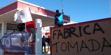 Fábrica de Zanella tomada en Cruz del Eje (Gentileza La Nueva Mañana)