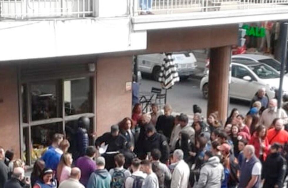 Una abogada y un psicólogo fueron agredidos por defender a un supuesto ladrón