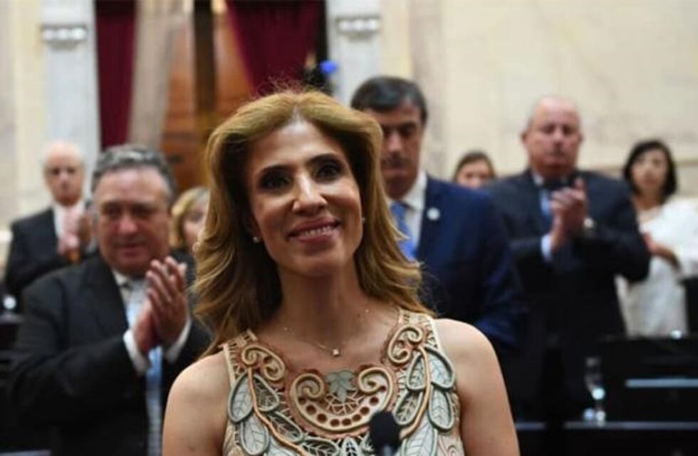 Claudia de Zamora: "Estoy honrada con mis pares por ser la presidenta provisional del Senado"