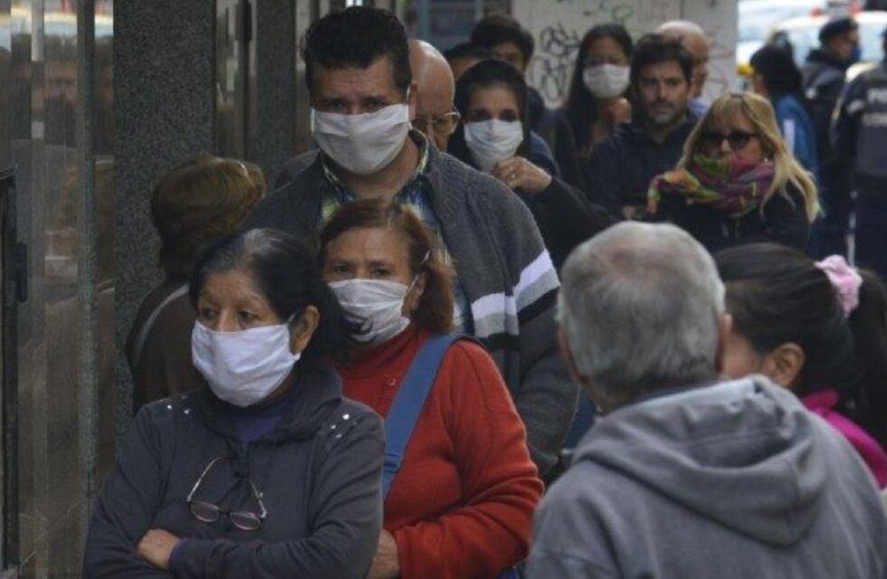 Volvieron las largas colas en los bancos de Córdoba