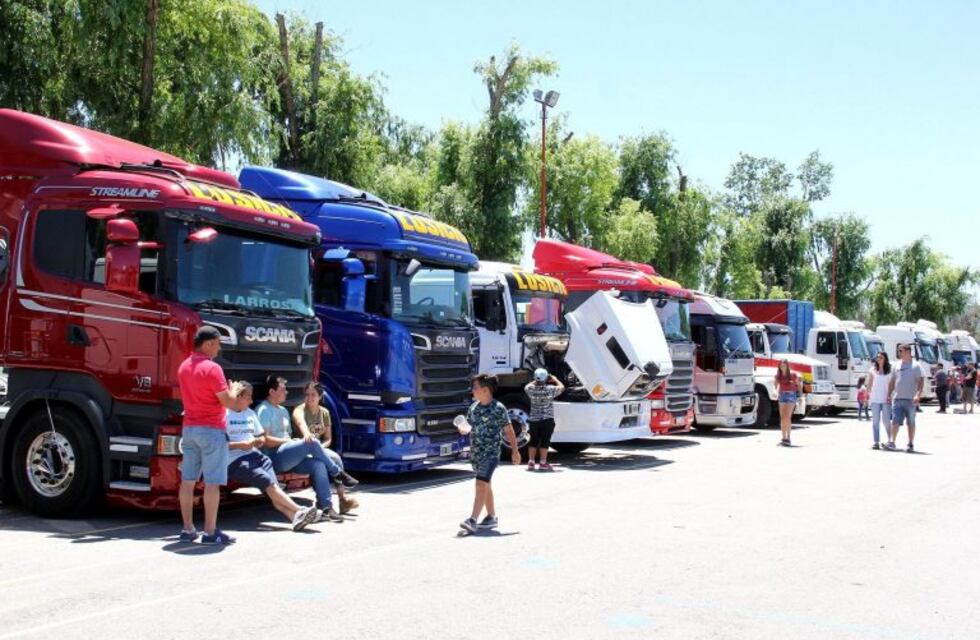 Exitoso paso del encuentro nacional de camiones en Carlos Paz