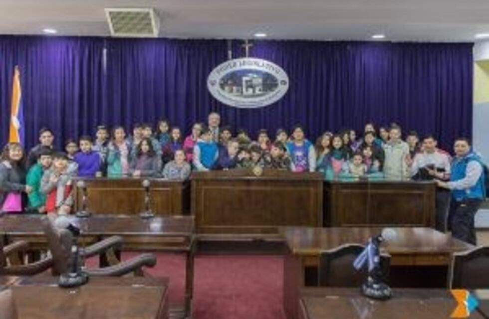 Alumnos de Río Grande visitaron el recinto de sesiones de la Legislatura