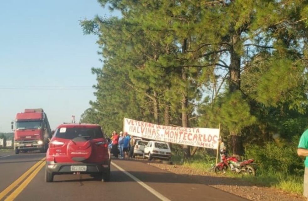 Excombatientes de Malvinas cortaron la ruta 12 en Montecarlo