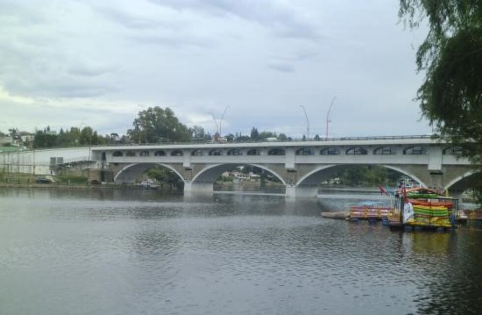 Carlos Paz: salvaron a un joven que se había tirado al lago San Roque