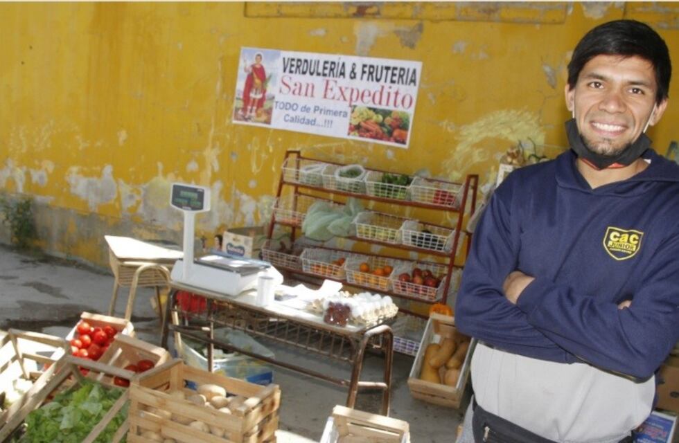 La historia de un jugador de fútbol que abrió una verdulería gracias al IFE
