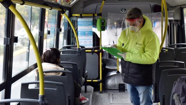 Transporte público para trabajadores esenciales.