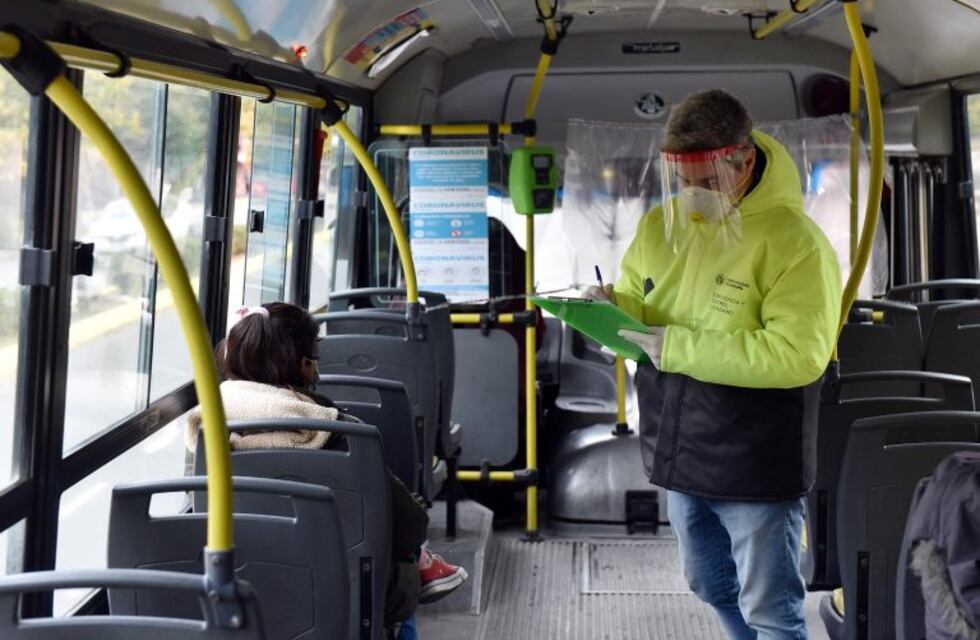 Difunden protocolo para usar el transporte público al extenderse las restricciones por la pandemia