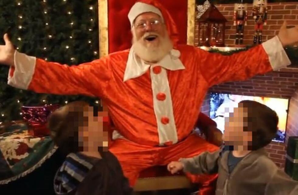 Papá Noel solidario en la Terminal de Ómnibus