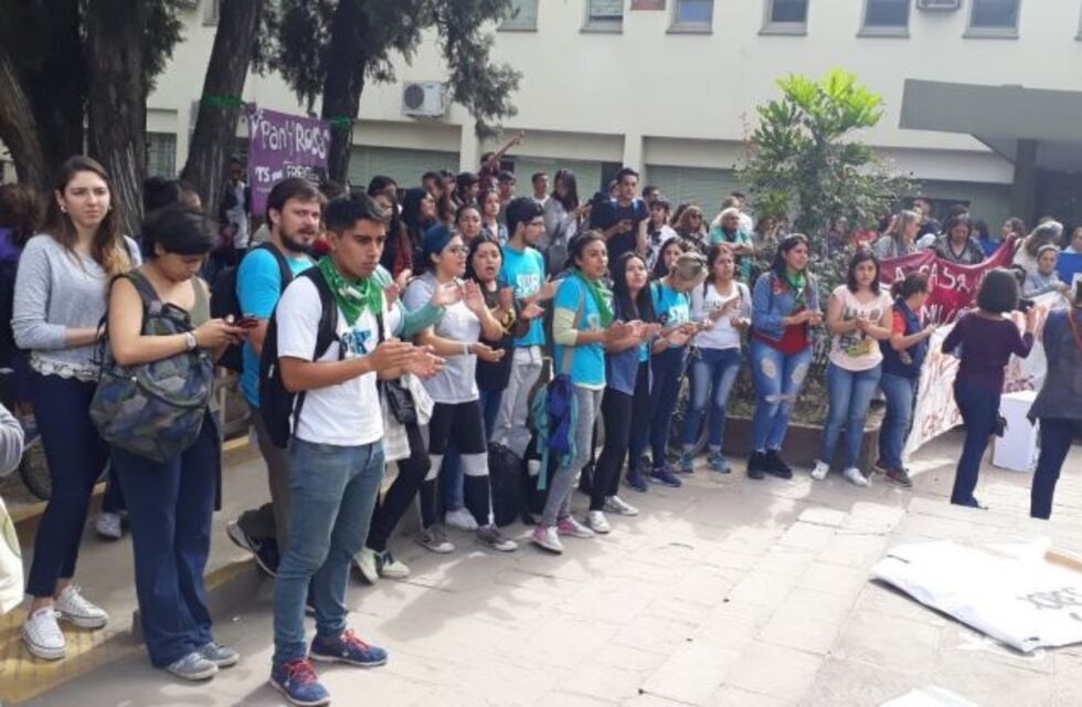 Continúan los reclamos en la Facultad de Odontología de la UNT