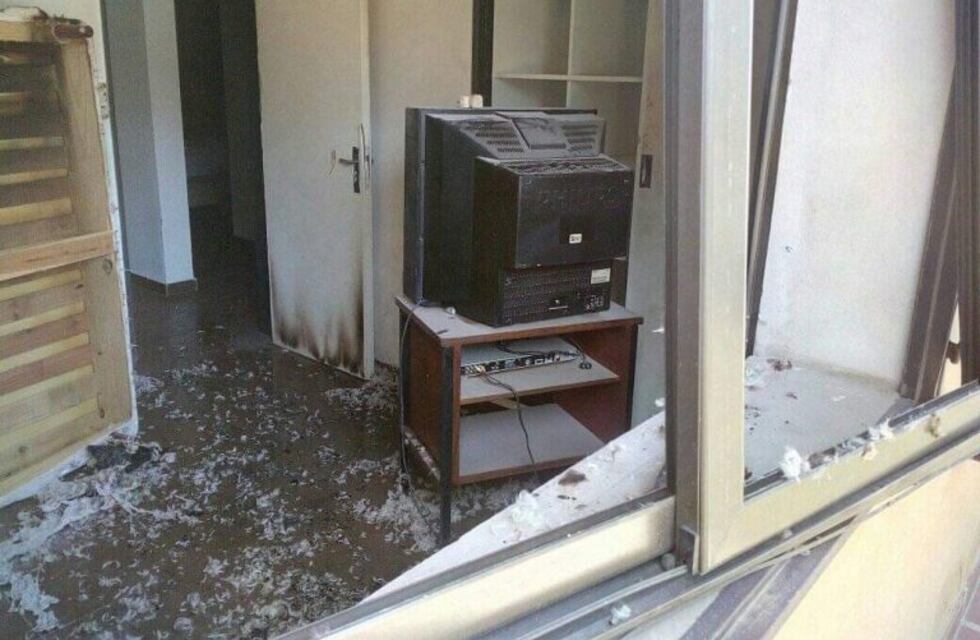 Tremenda explosión y principio de incendio en una vivienda