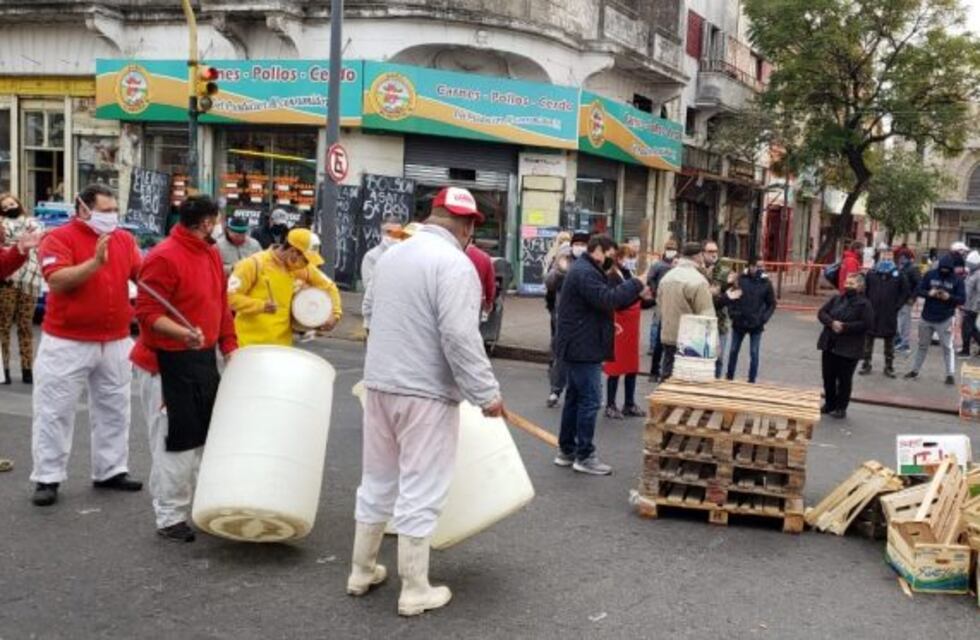 Sigue el ingreso por DNI al Centro y comerciantes protestaron por los controles