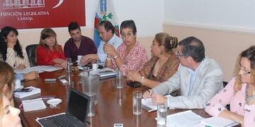 Ilda Lucero y legisladores