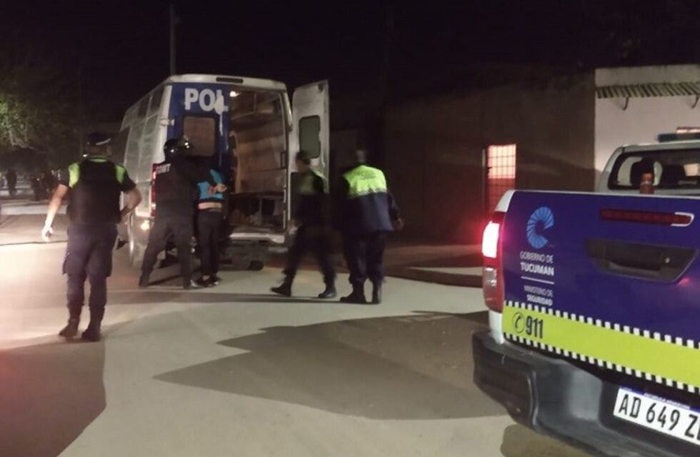Dos jóvenes fueron aprehendidos por asaltar a una mujer y disparar a un hombre que intentó defenderla