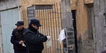 Inspección\u002E El viernes, al mediodía, la policía regresó a Bélgica 1720, en busca del arma homicida\u002E Foto: Juan Andrés Galli