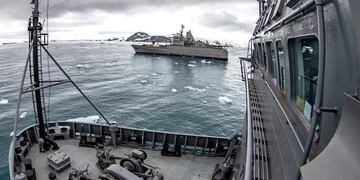 Aviso A.R.A "Islas Malvinas" y buque "Aquiles" de la Armad de Chile
@ArmadaArgentinaGacetaMarinera