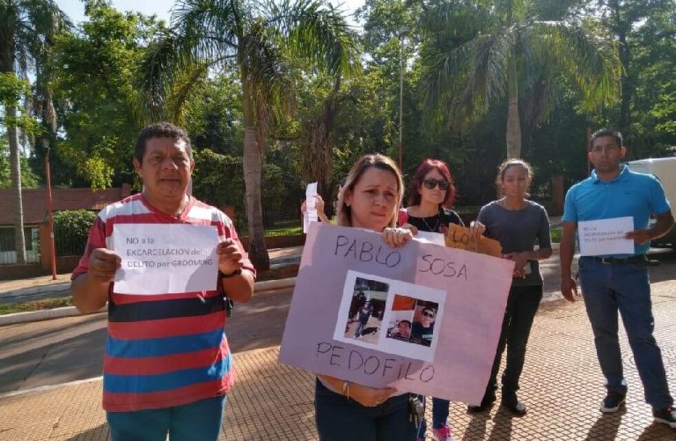 Solicitan que el docente acusado de grooming sea apartado de las aulas urgentemente