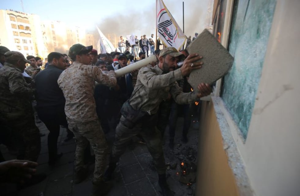 Manifestantes de Hezbollah irrumpieron en la embajada de Estados Unidos en Irak